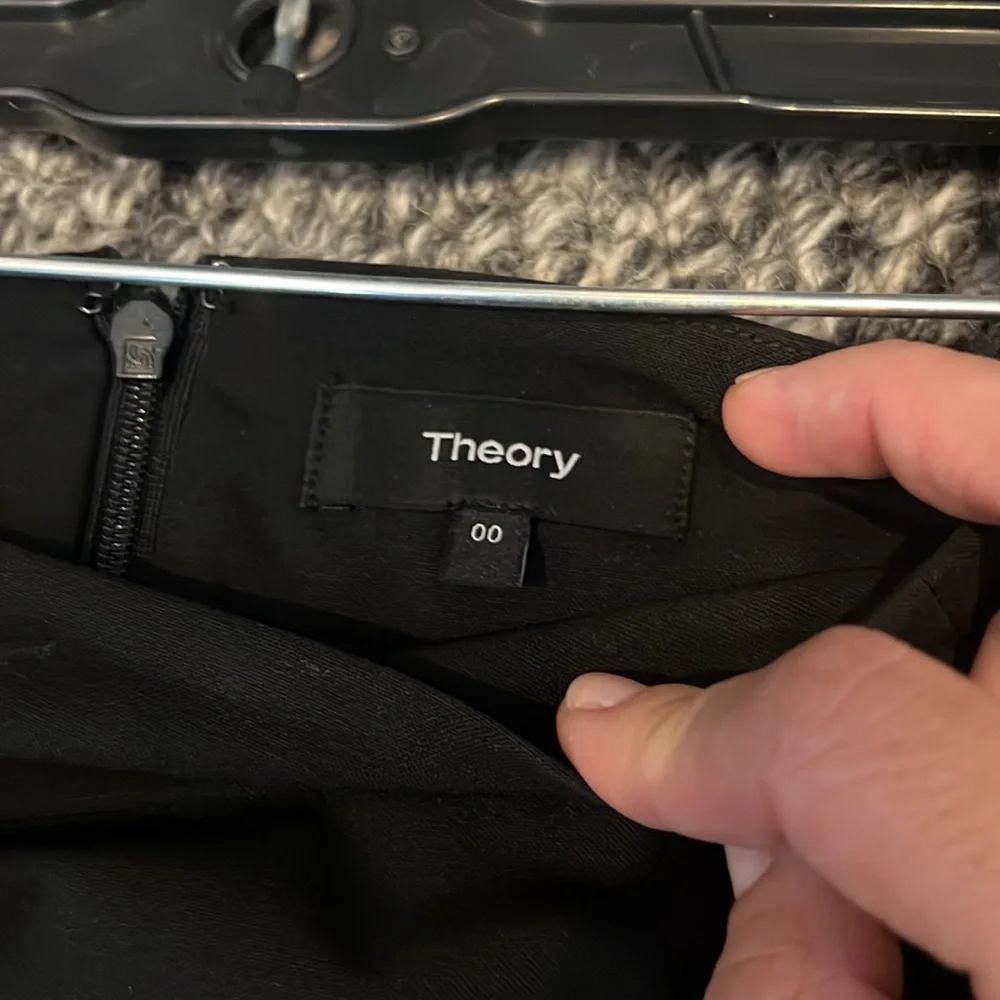 Theory Black skirt - Picture 3 of 3